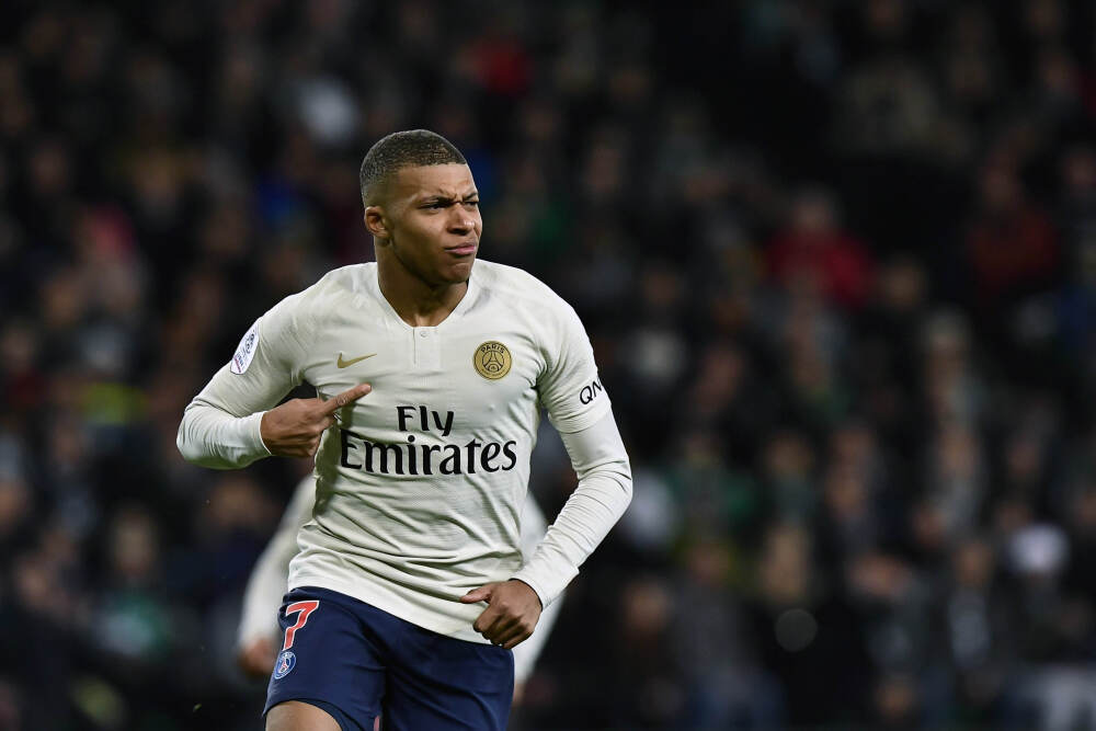 英超格局大乱！曼城0-1爆冷，阿森纳1-0守住榜首，升班马悄